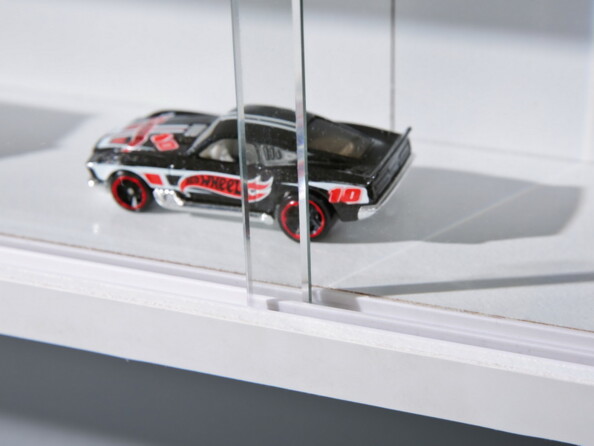 Vitrina mural Compilati para miniaturas y objetos de colección – Blanca