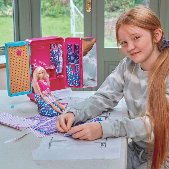 Armario de diseño Barbie con accesorios – Marca Sambro