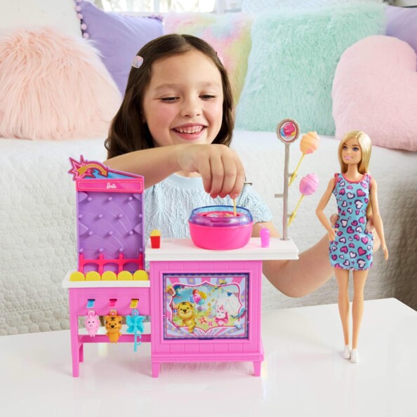 Muñeca Barbie con stand de algodón de azúcar para juegos creativos
