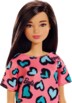 Barbie Chic – Muñeca de pelo castaño con vestido rosa de corazones